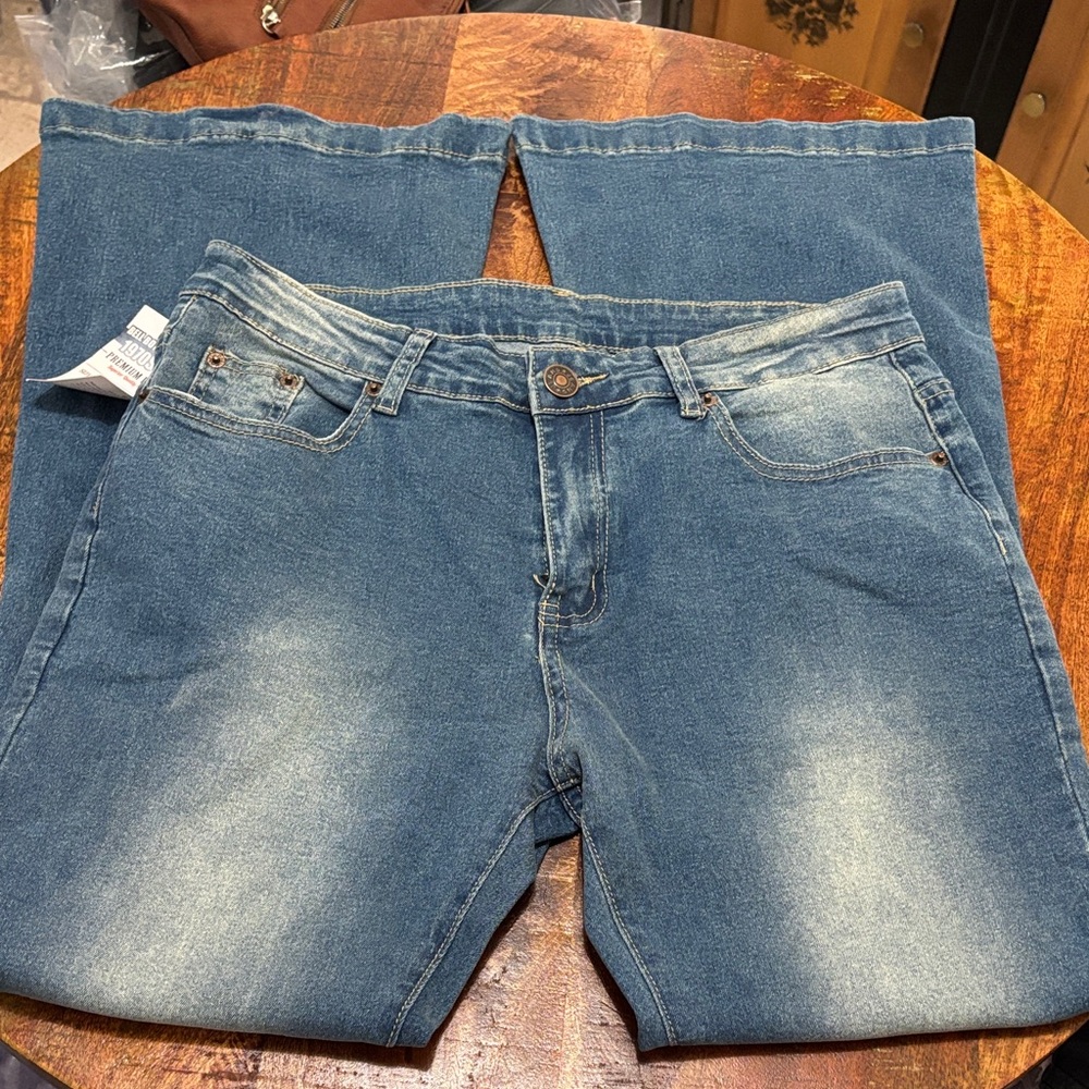 NWT EverDesign 70's Bell Bottom Stretch Jeans